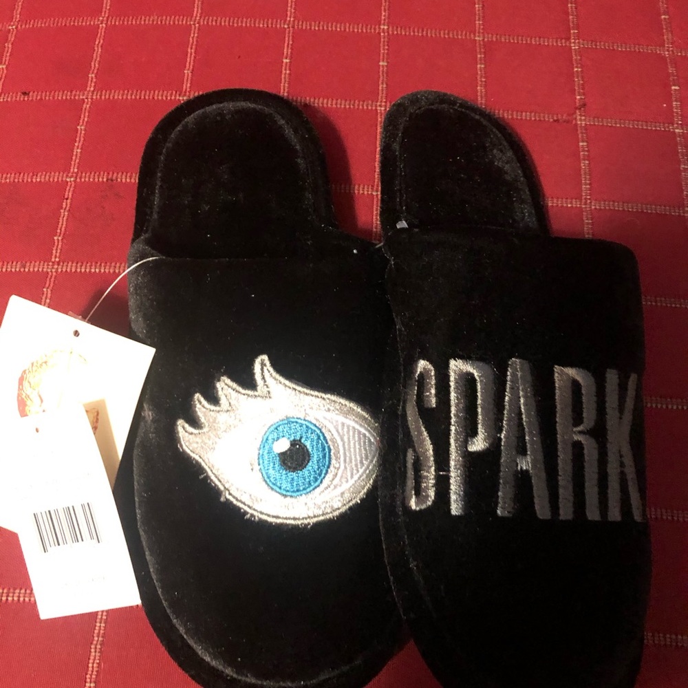 Women’s black slippers